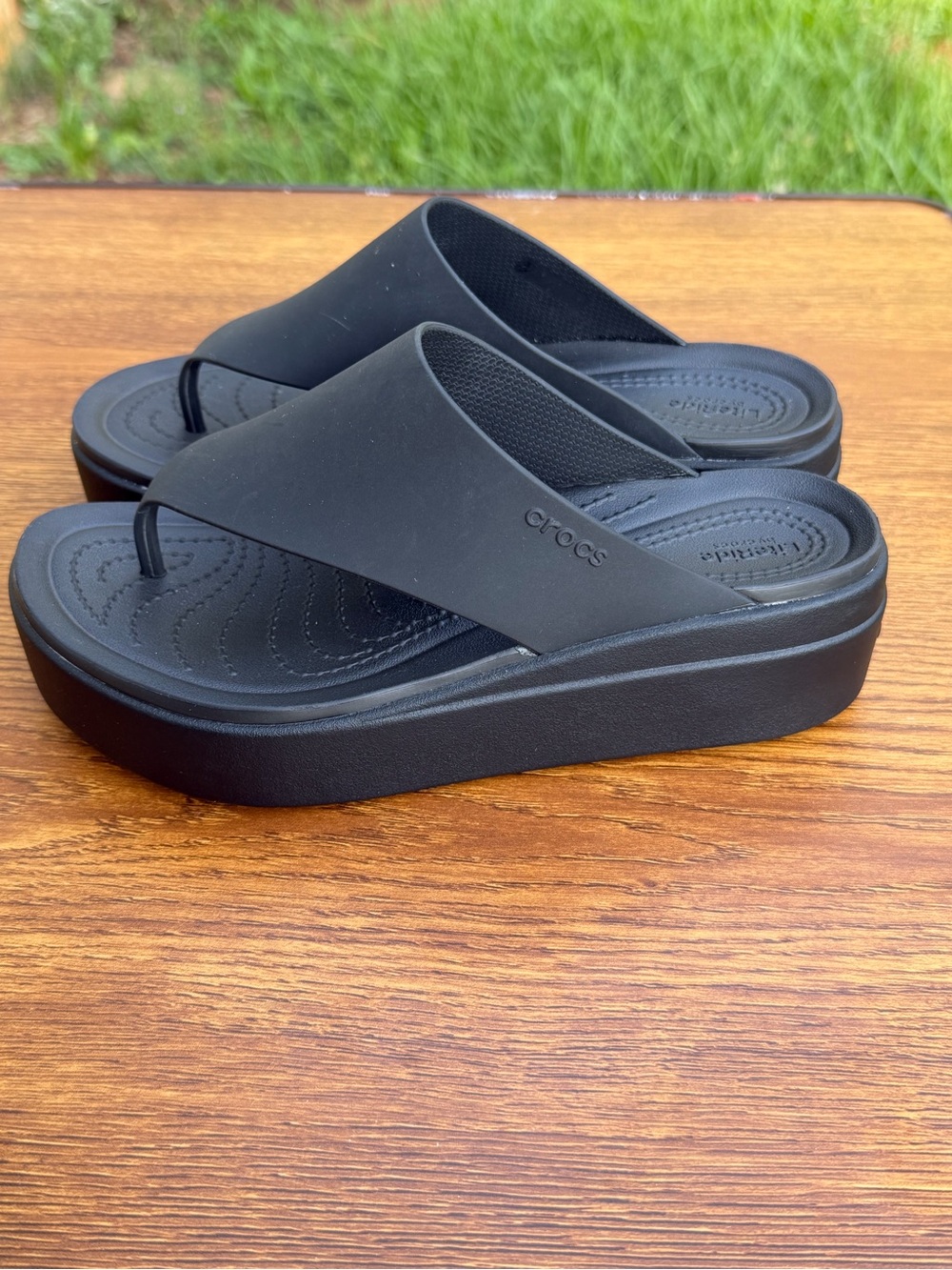 Crocs LiteRide Brooklyn Flip Flops Women 7 Black Platform Comfort Sandals - Picture 2 of 8
